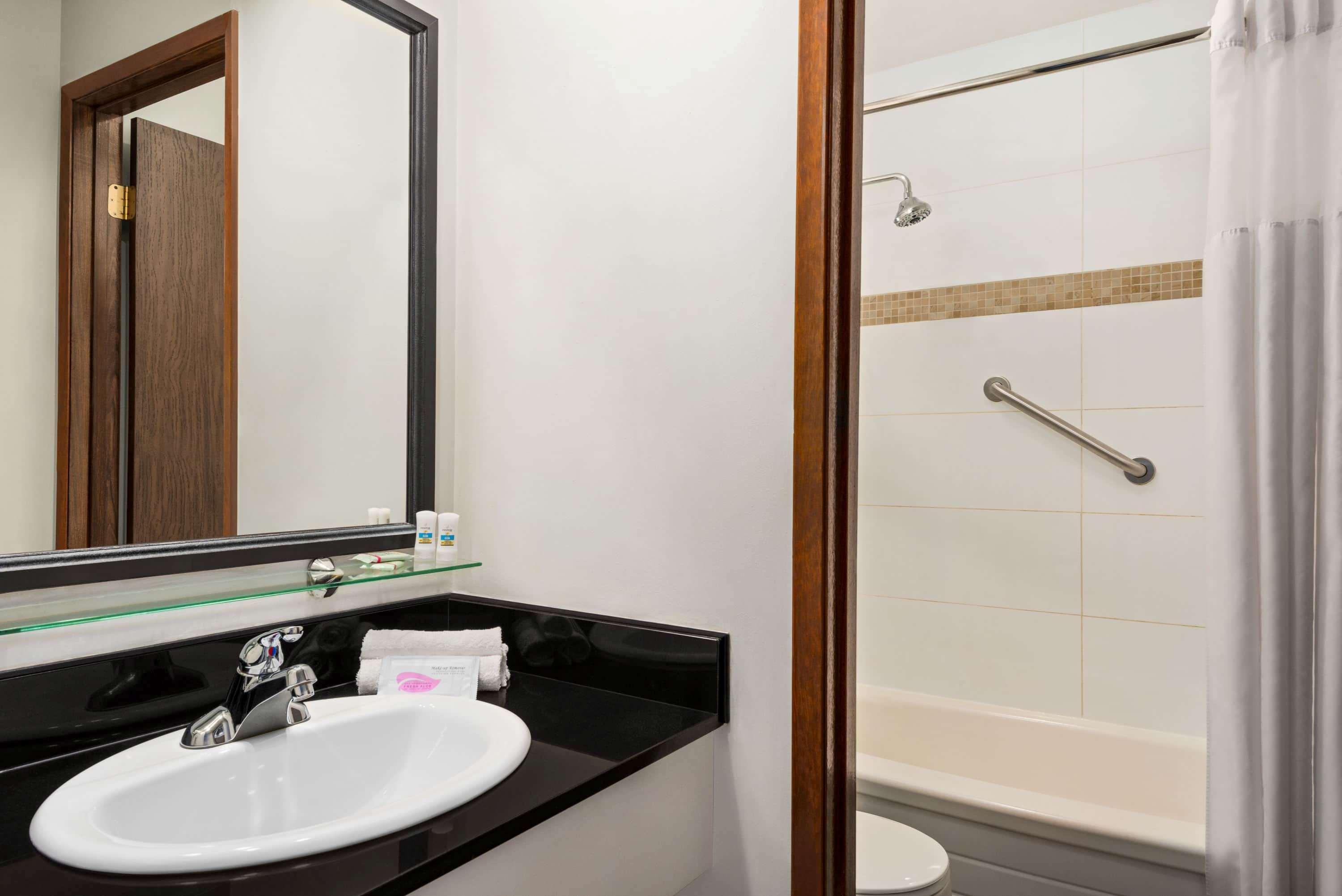 Travelodge By Wyndham Abbotsford Bakerview Esterno foto