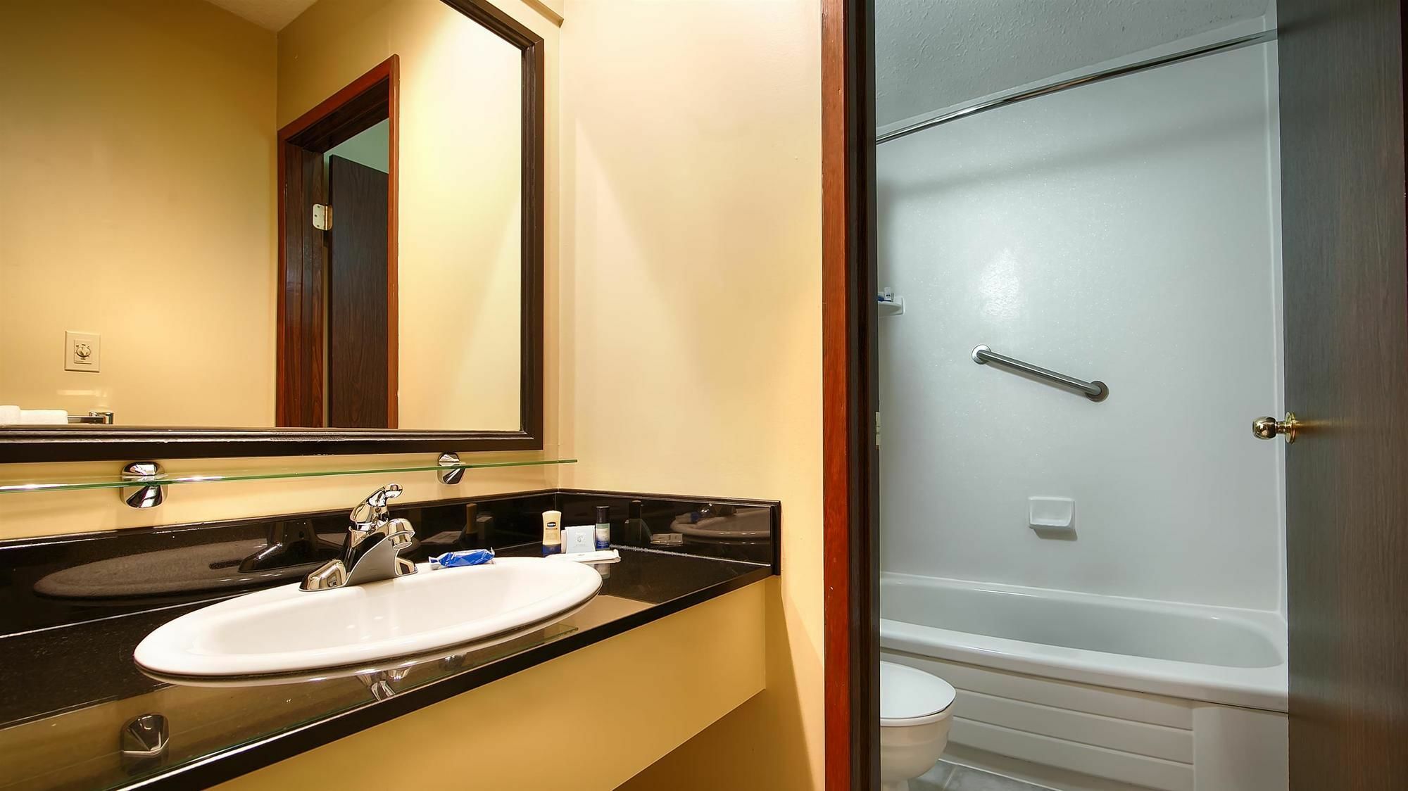 Travelodge By Wyndham Abbotsford Bakerview Esterno foto